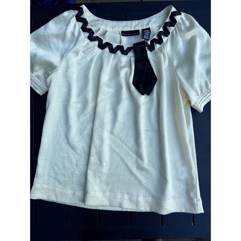 Attention Cream Textured Short Sleeve Blouse w/ Black Ribbon & Tie Accent M